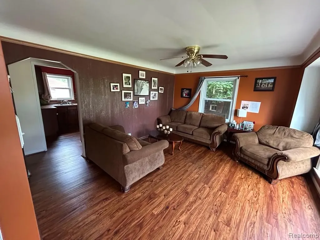1011 Harrison Blv Harrison Blv Lincoln Park City MI 48146