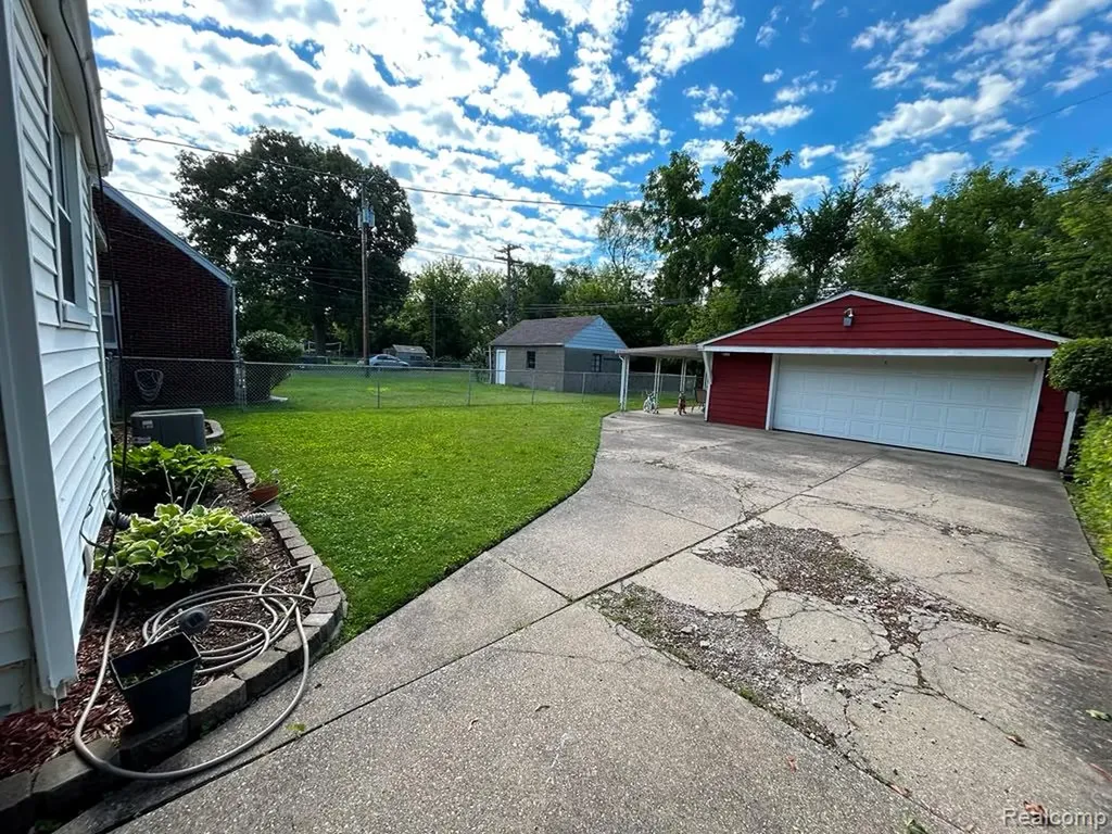 1011 Harrison Blv Harrison Blv Lincoln Park City MI 48146