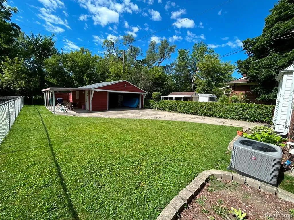 1011 Harrison Blv Lincoln Park City MI 48146