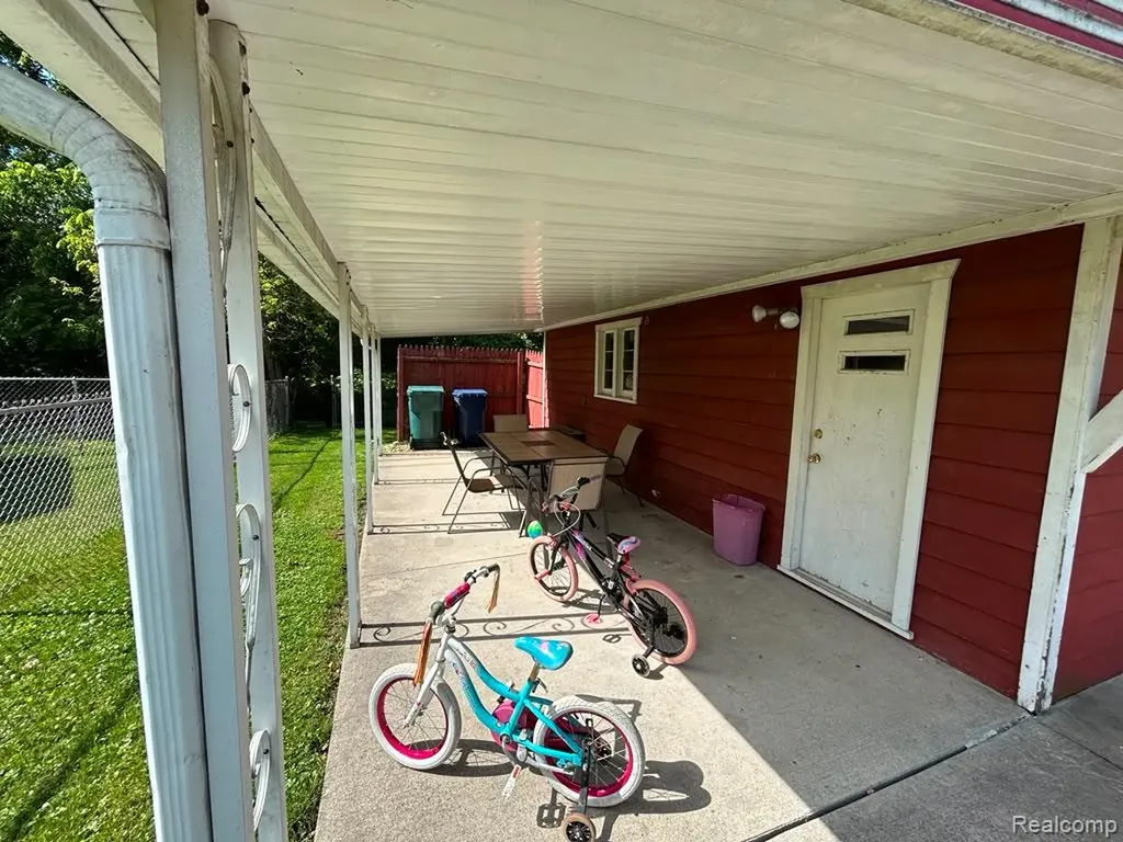 1011 Harrison Blv Harrison Blv Lincoln Park City MI 48146