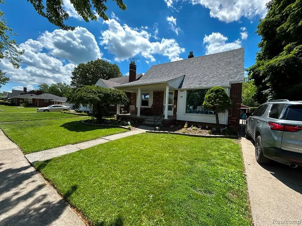 1011 Harrison Blv Harrison Blv Lincoln Park City MI 48146