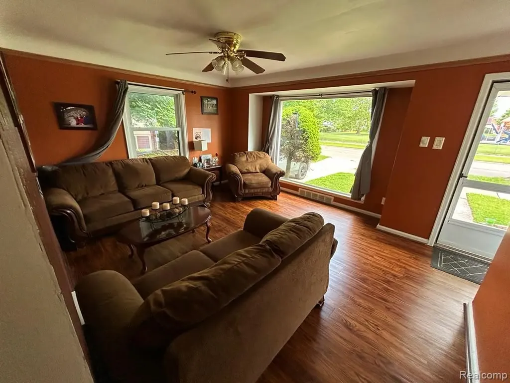 1011 Harrison Blv Harrison Blv Lincoln Park City MI 48146