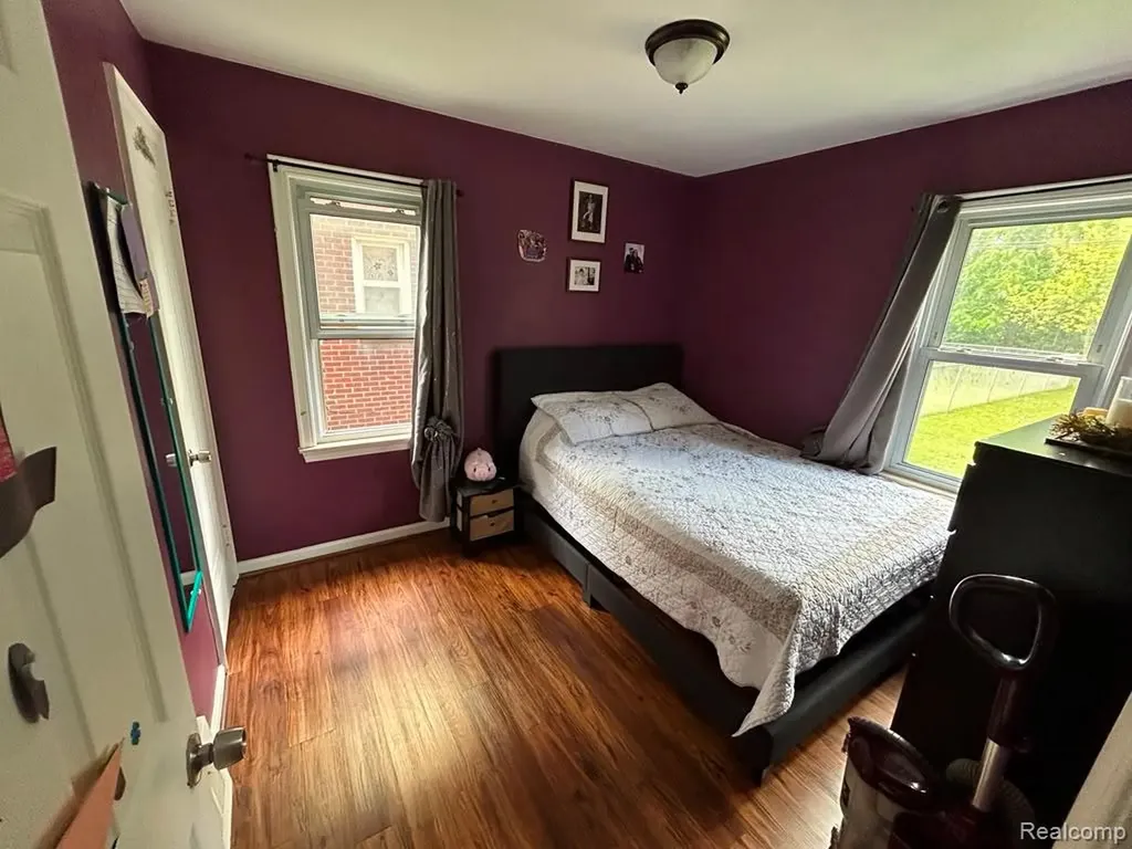 1011 Harrison Blv Lincoln Park City MI 48146