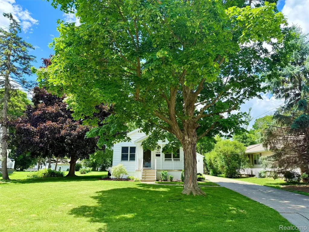 11614 Schram Street Grand Blanc City MI 48439