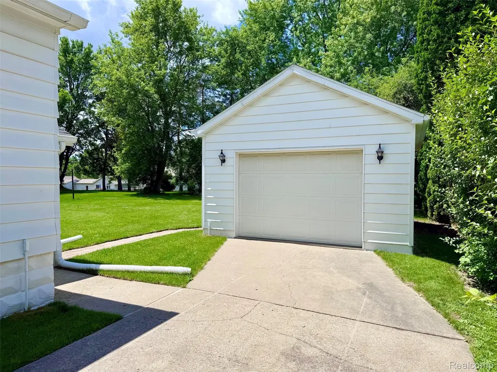 11614 Schram Street Grand Blanc City MI 48439