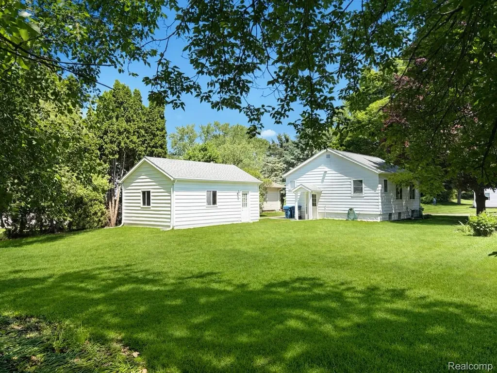 11614 Schram Street Grand Blanc City MI 48439
