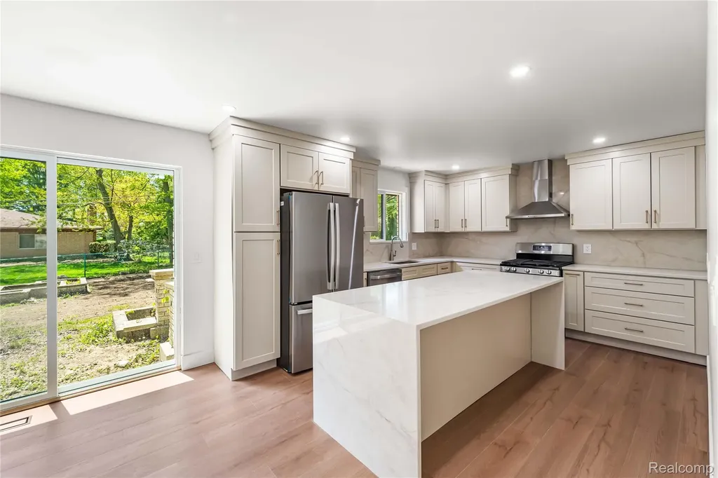 6742 Canterbury Court Shelby Charter Township MI 48316