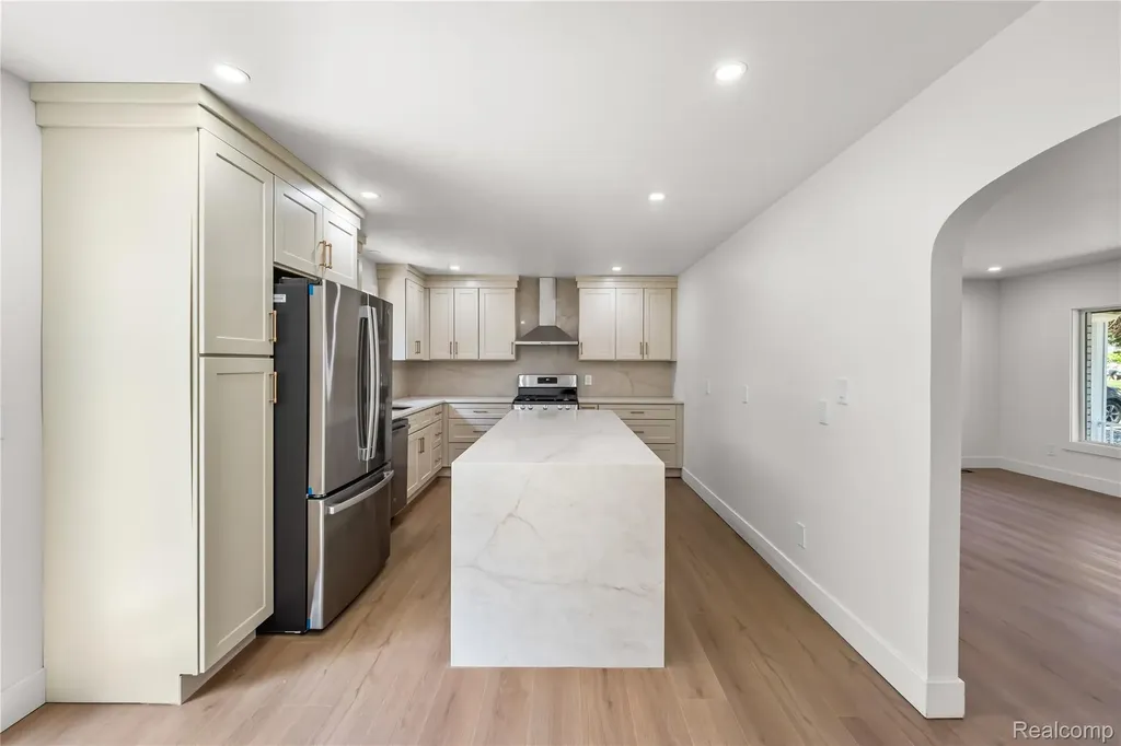 6742 Canterbury Court Shelby Charter Township MI 48316