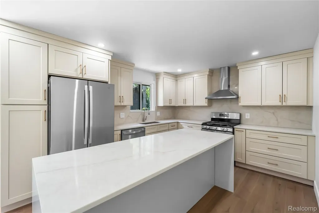 6742 Canterbury Court Shelby Charter Township MI 48316