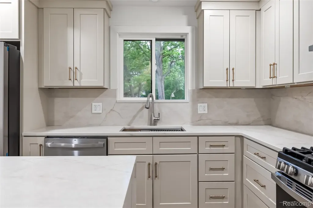 6742 Canterbury Court Shelby Charter Township MI 48316