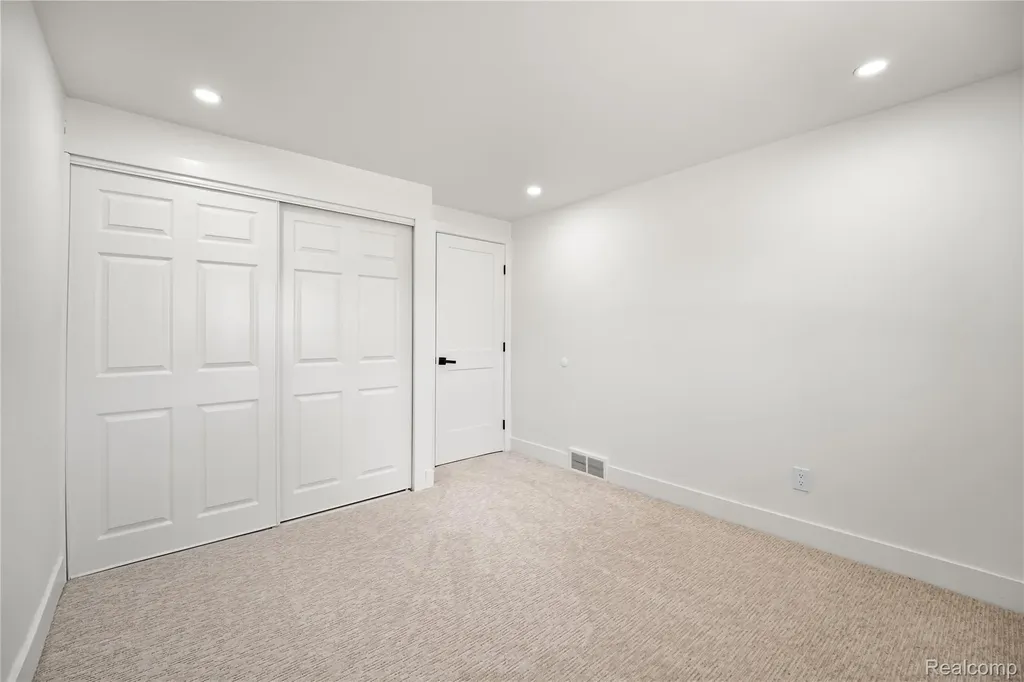 6742 Canterbury Court Shelby Charter Township MI 48316