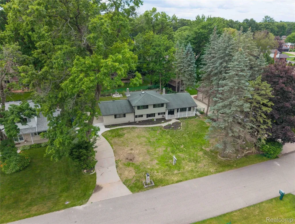 6742 Canterbury Court Shelby Charter Township MI 48316
