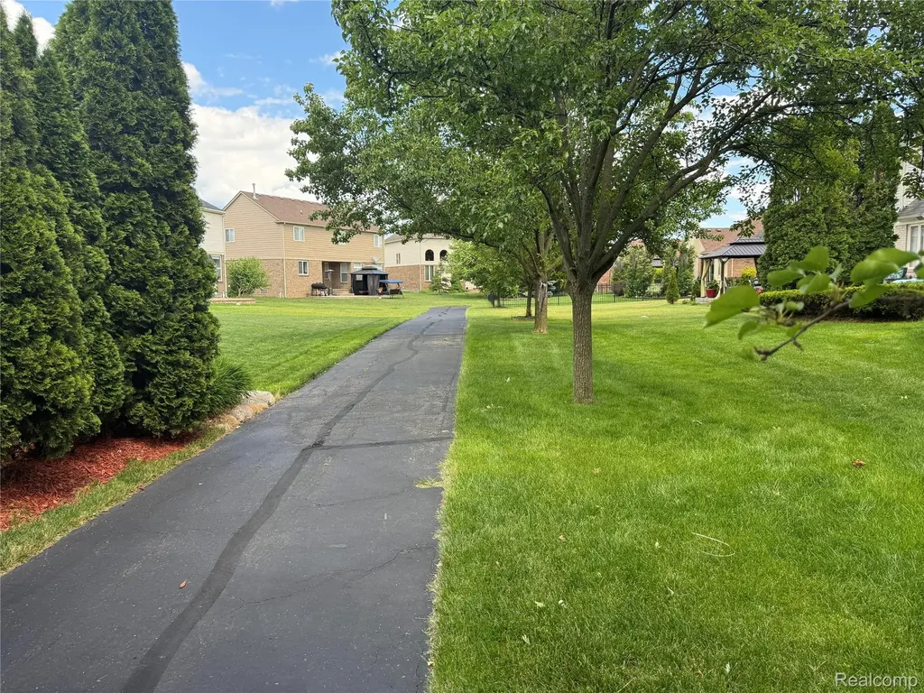 21683 Trevor Court Macomb Township MI 48044