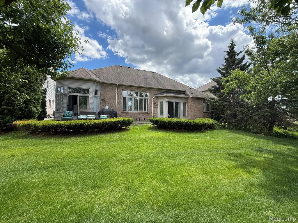 21683 Trevor Court Macomb Township MI 48044