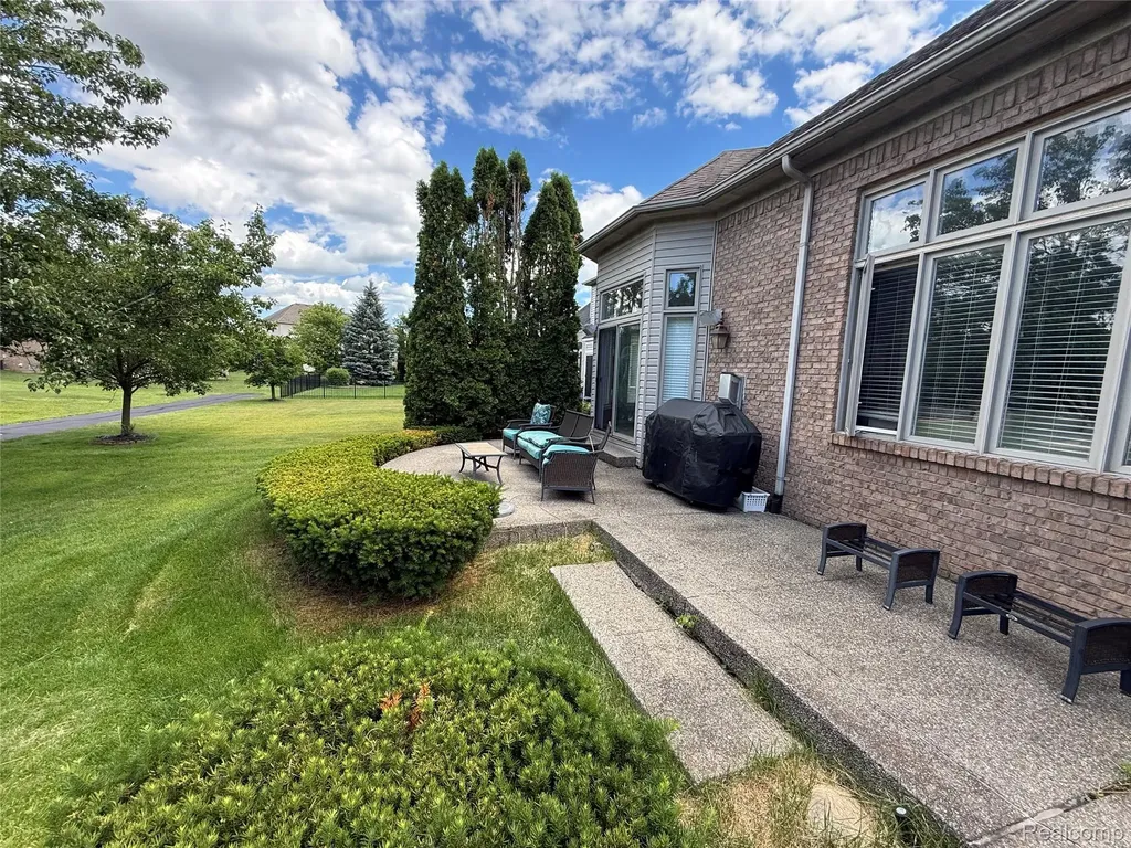 21683 Trevor Court Macomb Township MI 48044
