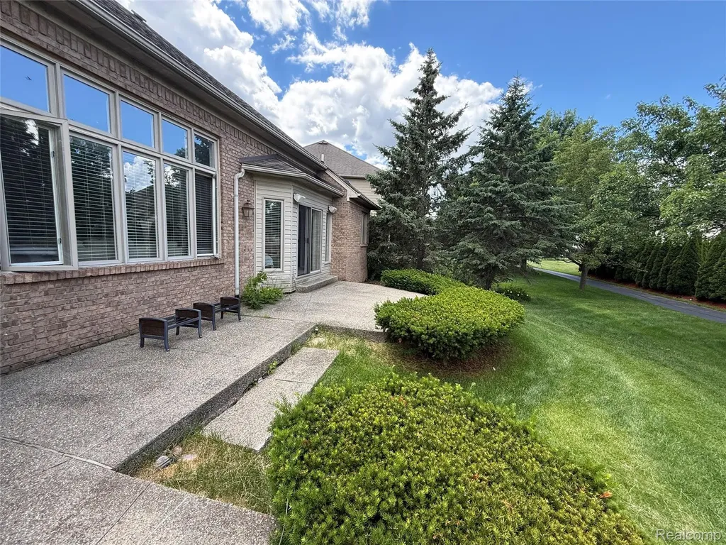 21683 Trevor Court Macomb Township MI 48044