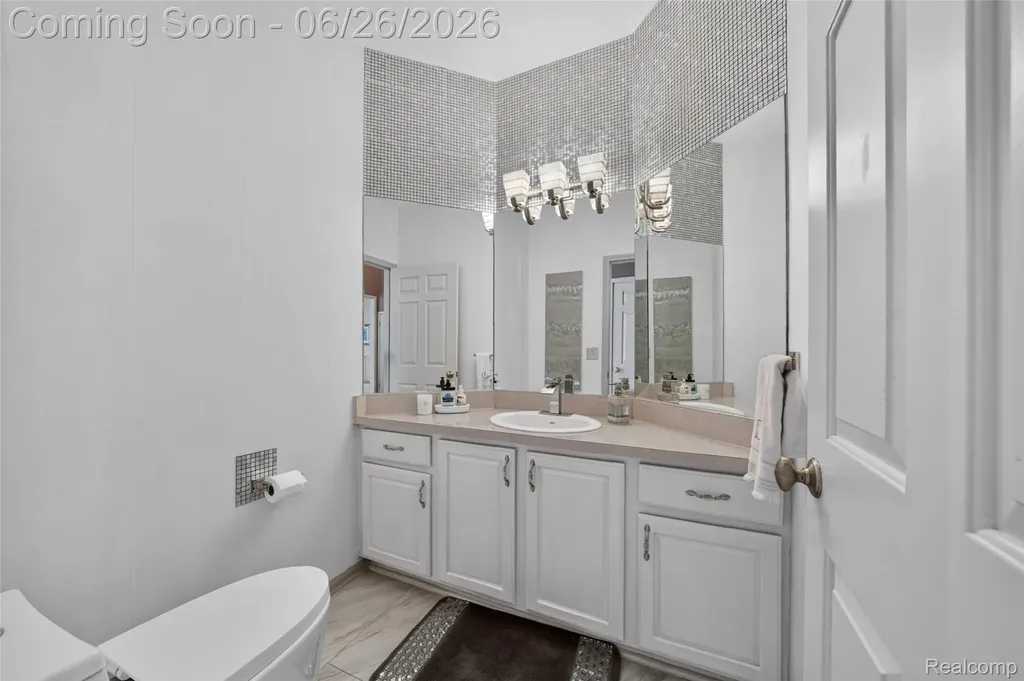 2619 Lambeth Park Rochester Hills City MI 48306