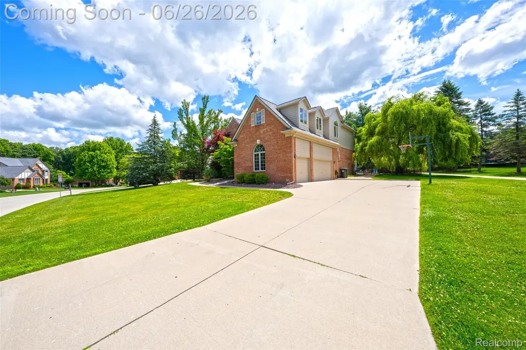 2619 Lambeth Park Rochester Hills City MI 48306