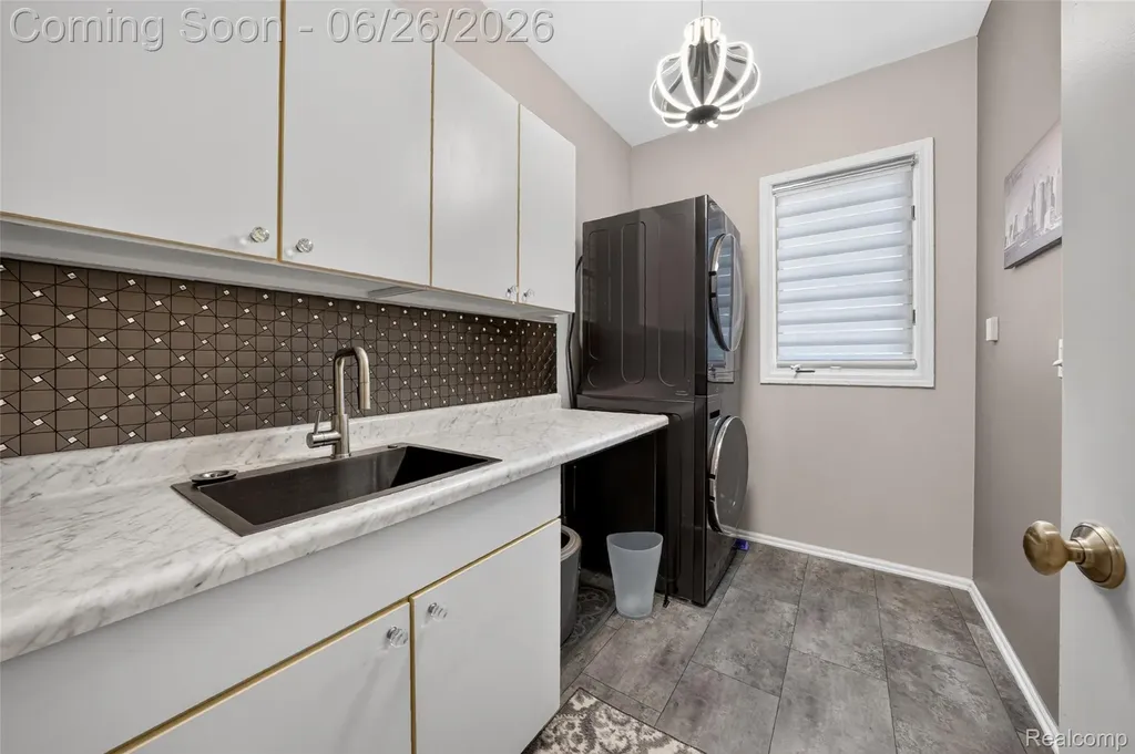 2619 Lambeth Park Rochester Hills City MI 48306