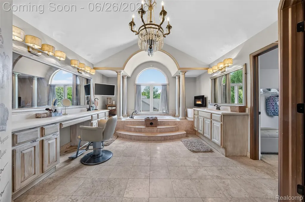 2619 Lambeth Park Rochester Hills City MI 48306