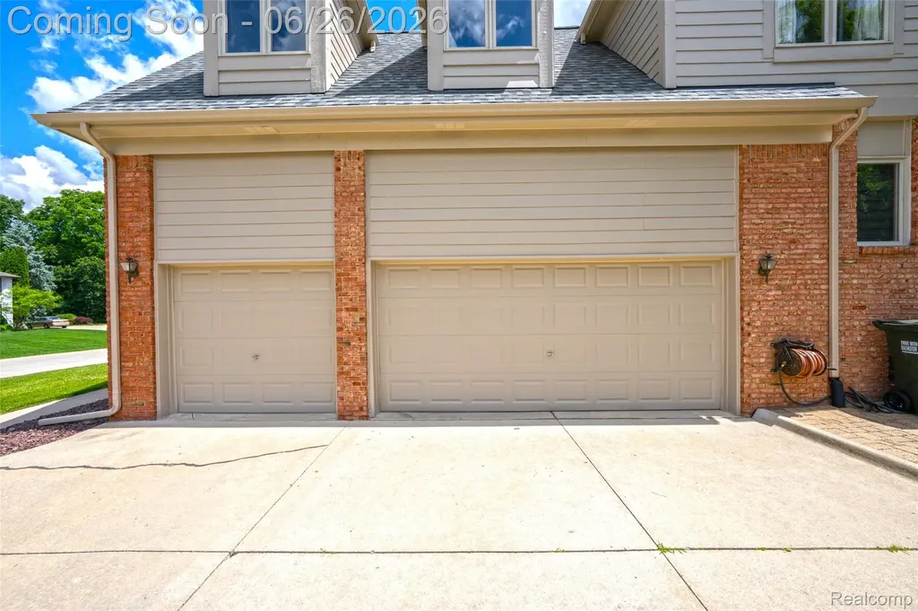 2619 Lambeth Park Rochester Hills City MI 48306