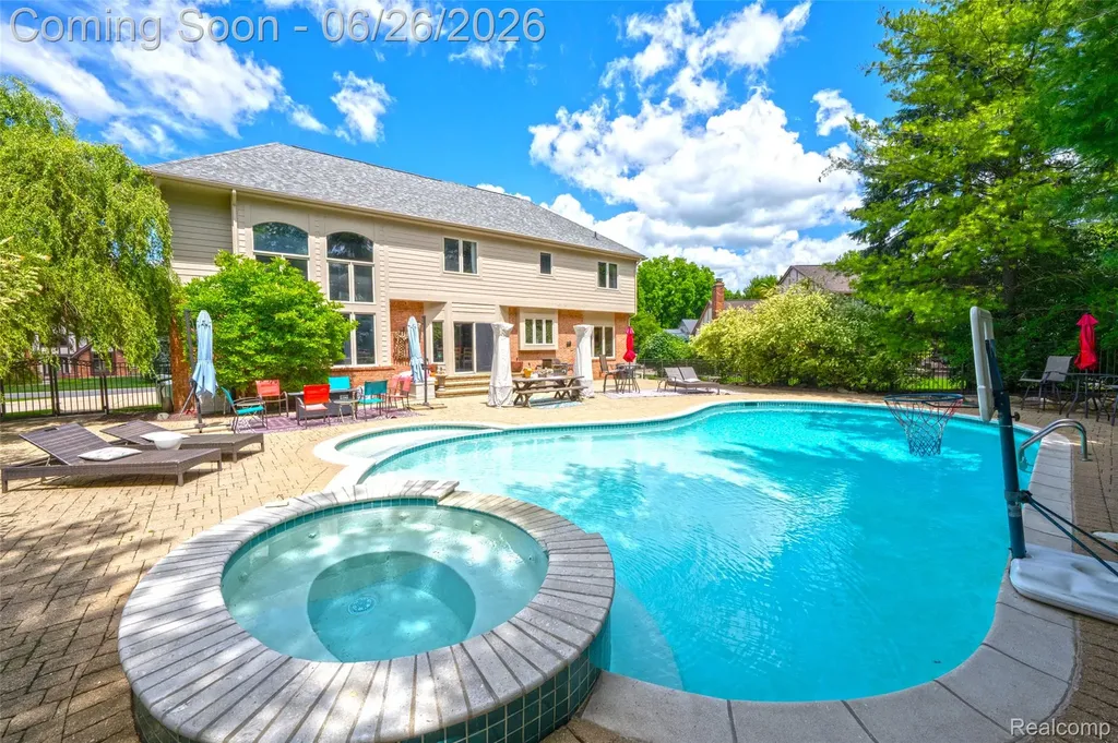 2619 Lambeth Park Rochester Hills City MI 48306