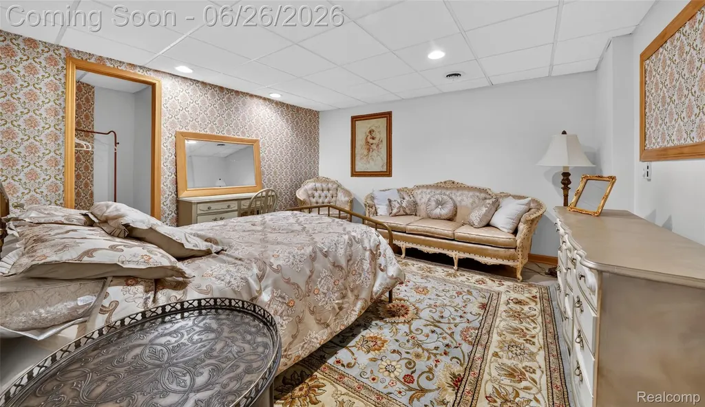 2619 Lambeth Park Rochester Hills City MI 48306