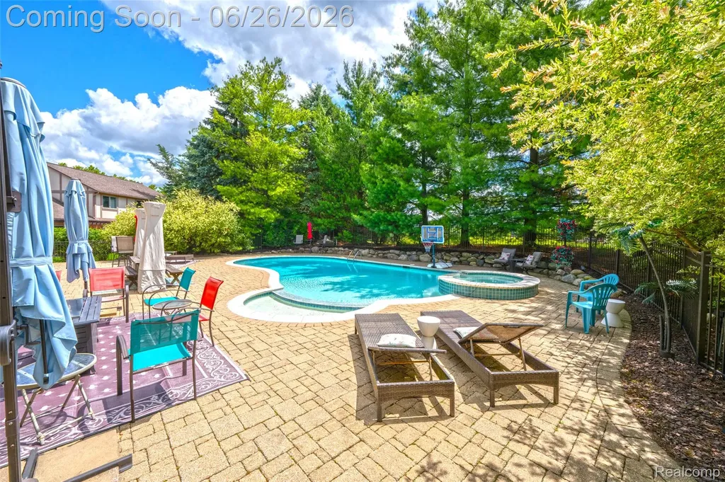2619 Lambeth Park Rochester Hills City MI 48306