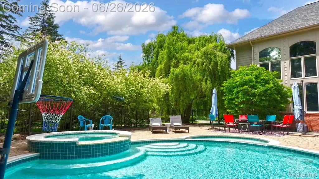 2619 Lambeth Park Rochester Hills City MI 48306