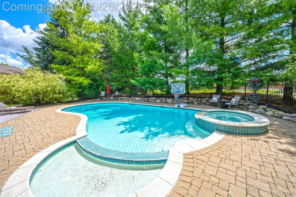 2619 Lambeth Park Rochester Hills City MI 48306