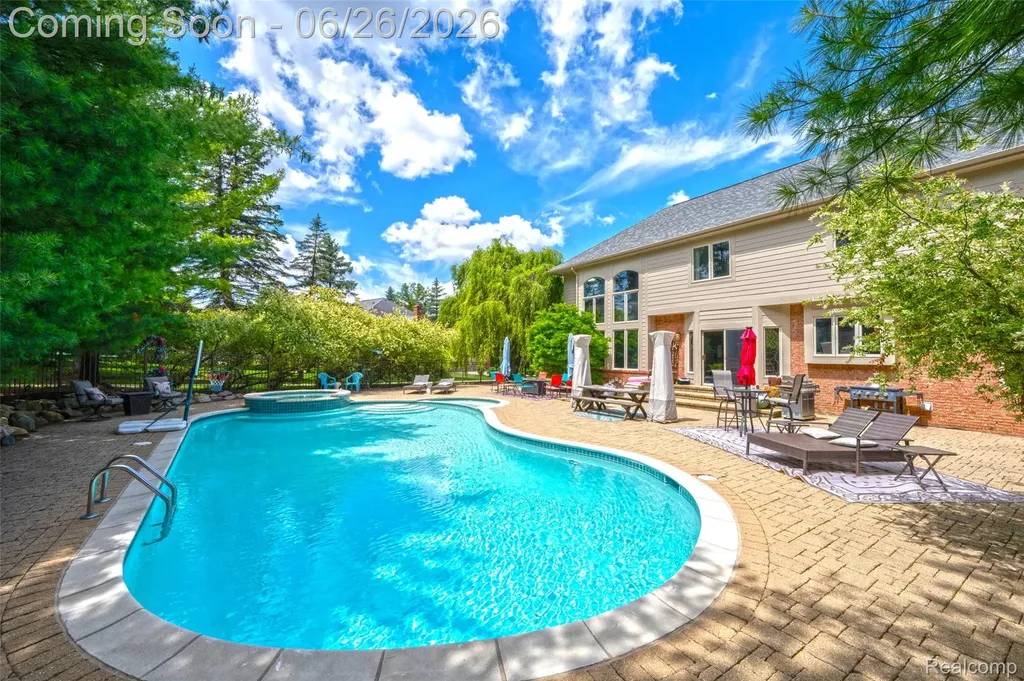 2619 Lambeth Park Rochester Hills City MI 48306
