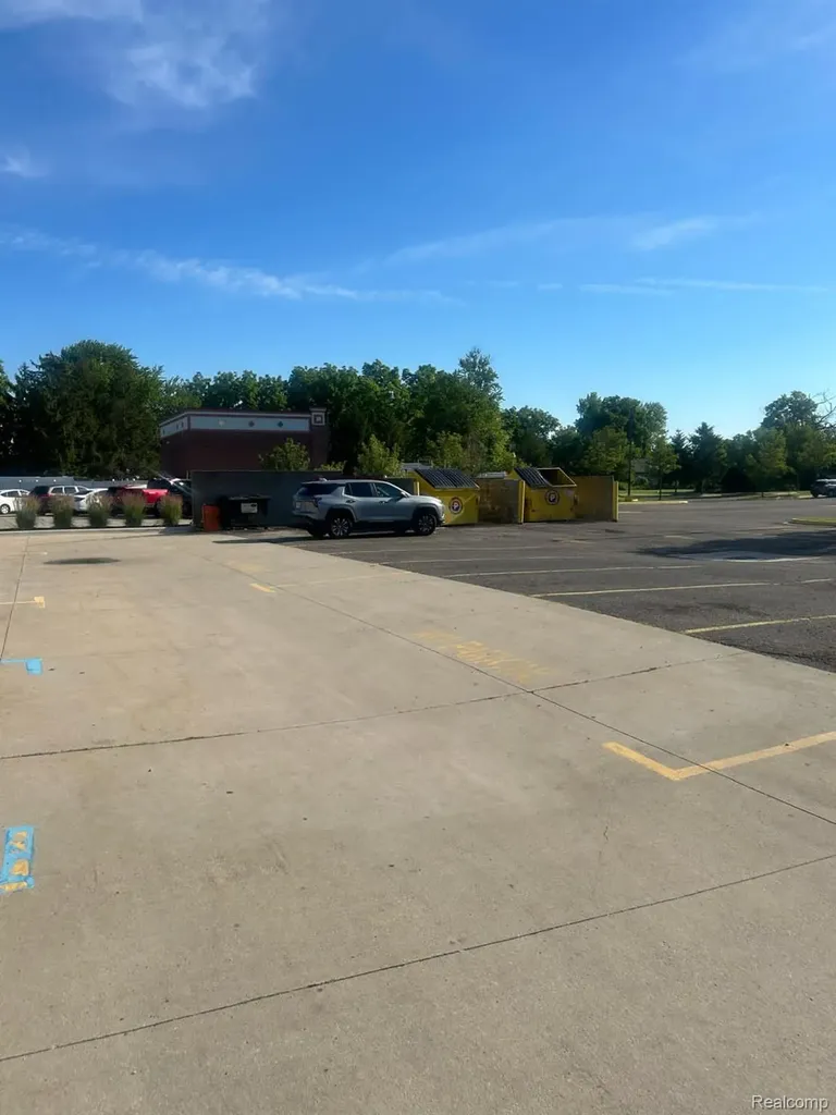16651 14 Mile Fraser City MI 48026