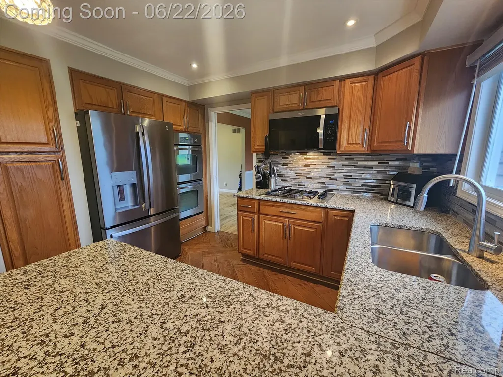 27336 Pierce Street Southfield City MI 48076