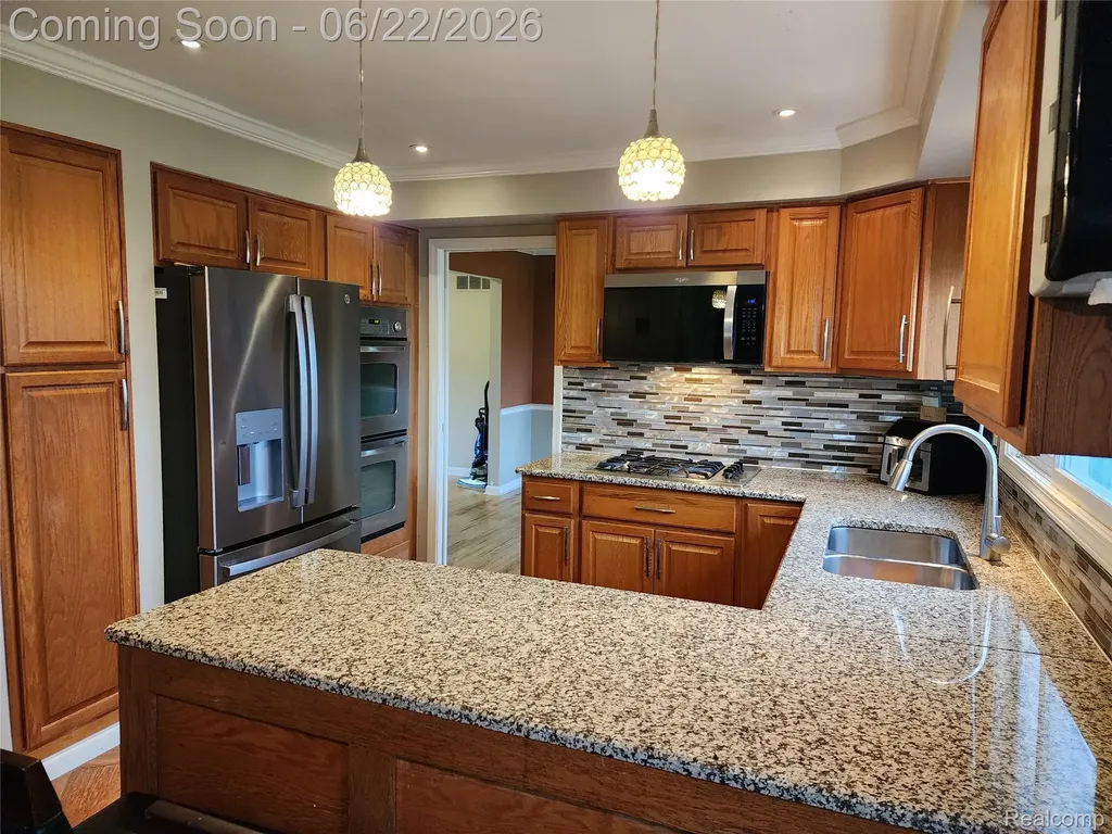 27336 Pierce Street Southfield City MI 48076