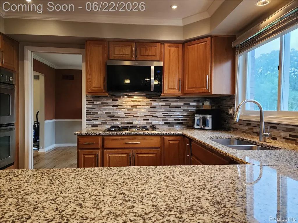 27336 Pierce Street Southfield City MI 48076