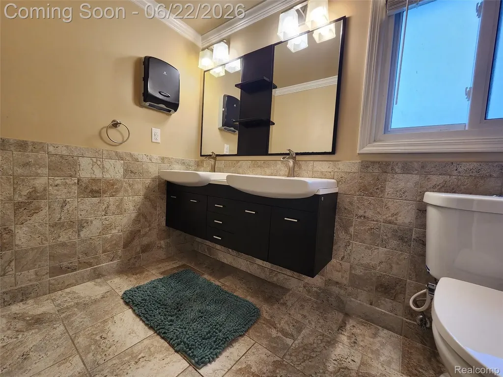 27336 Pierce Street Southfield City MI 48076