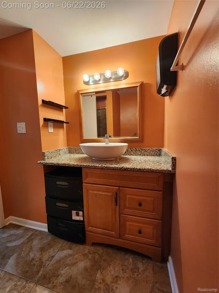 27336 Pierce Street Southfield City MI 48076