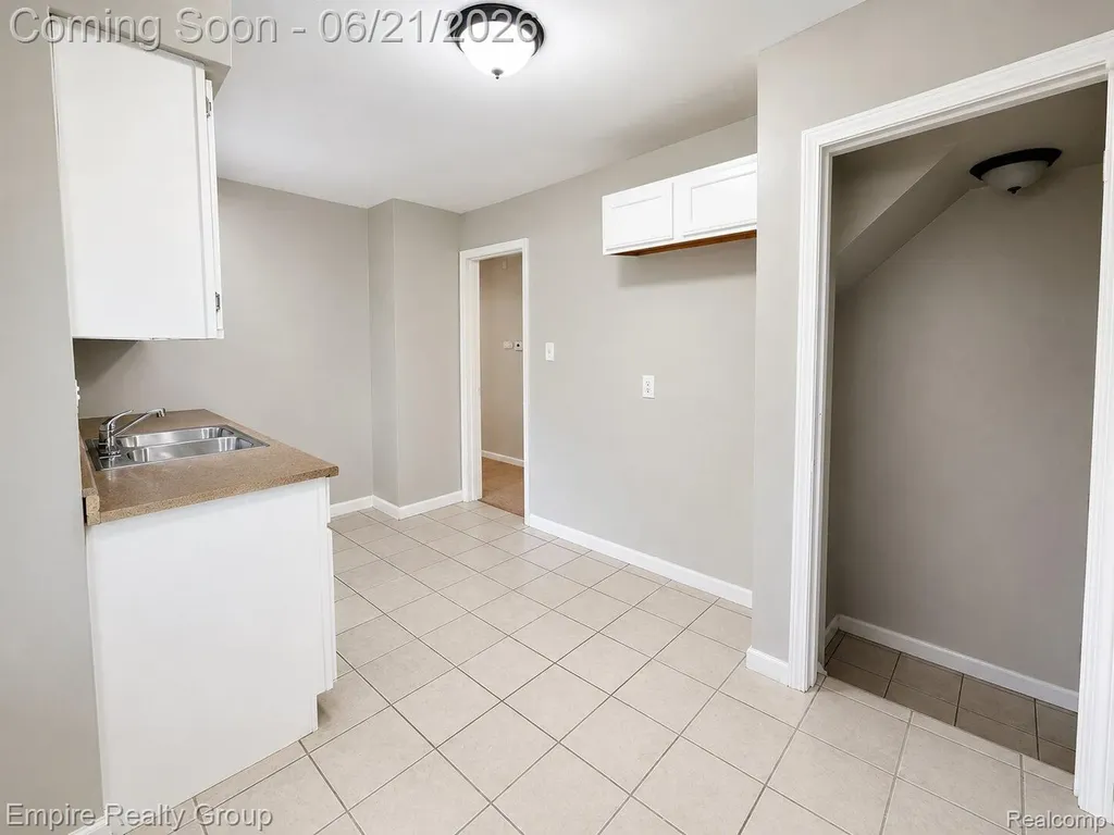 7815 Artesian Street Detroit City MI 48228