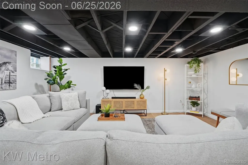 1210 Lyons Avenue Royal Oak City MI 48073