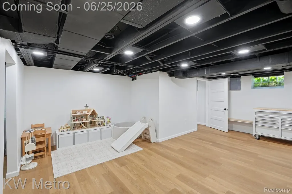 1210 Lyons Avenue Royal Oak City MI 48073