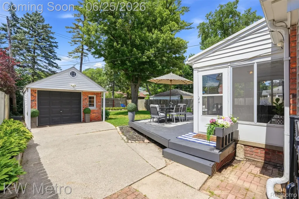 1210 Lyons Avenue Royal Oak City MI 48073