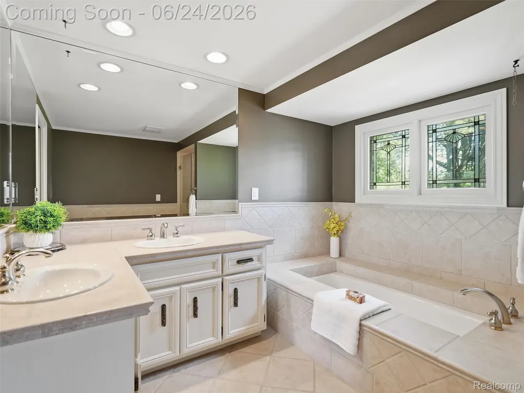 2463 Kimberly Fair Street Rochester Hills City MI 48309