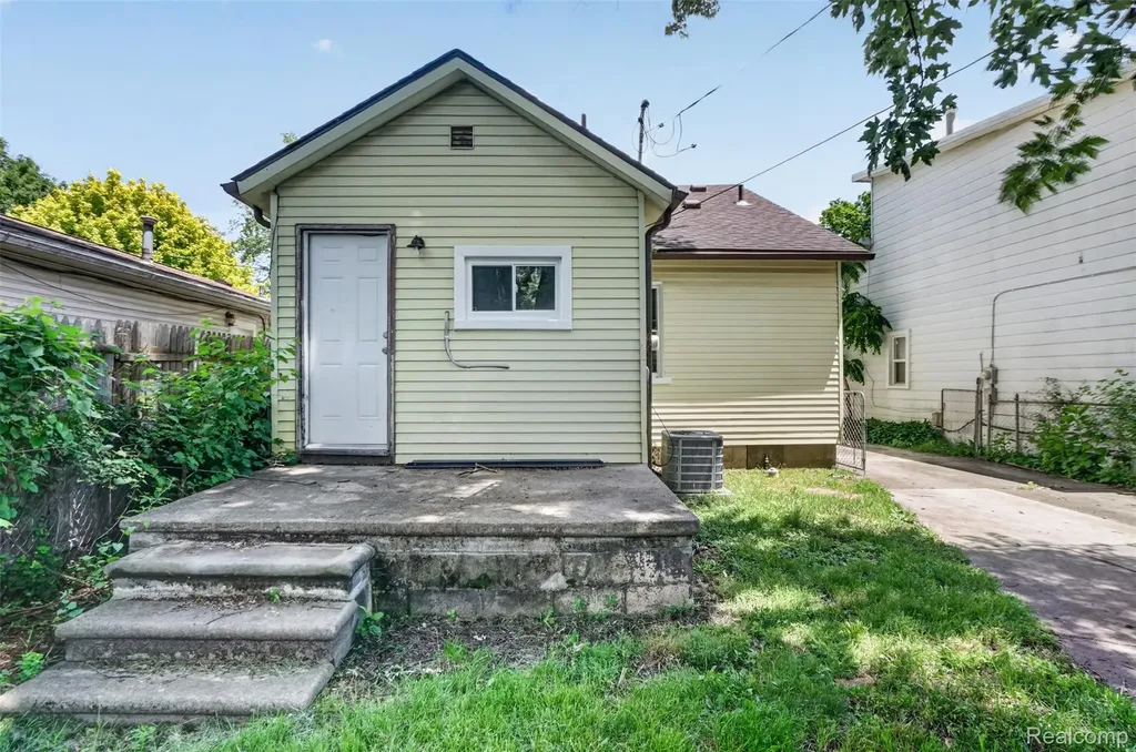 25505 Keeler Redford Charter Township MI 48239