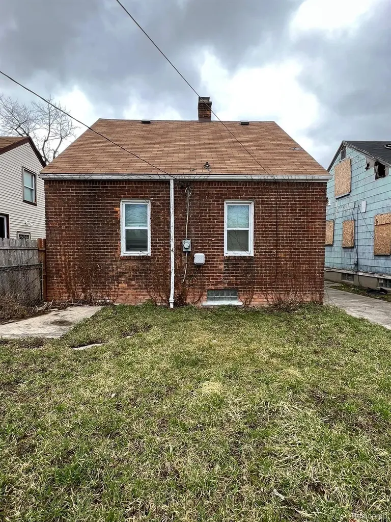 2460 S Deacon Street Detroit City MI 48217