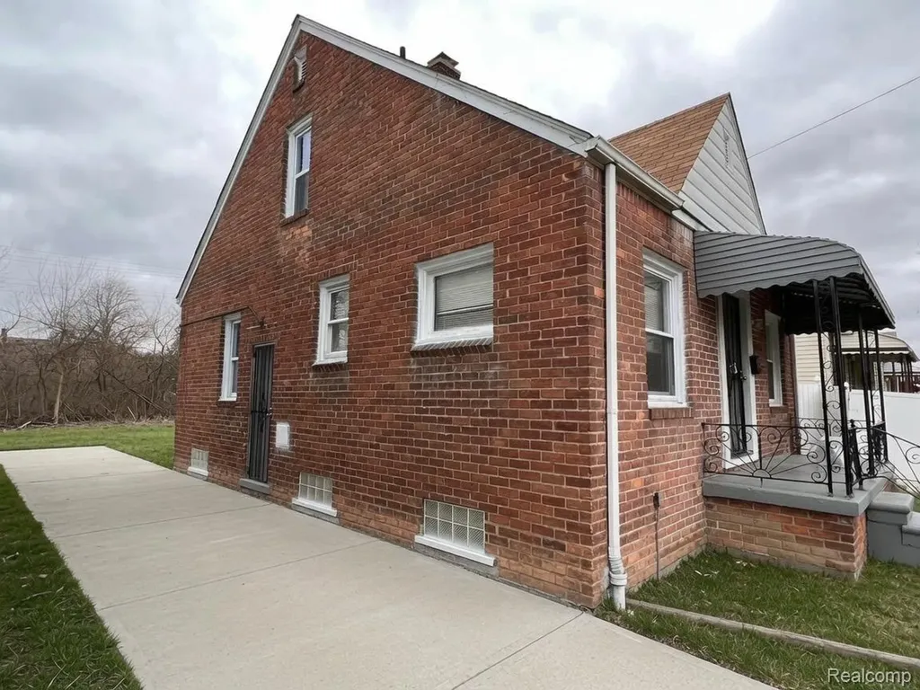 2460 S Deacon Street Detroit City MI 48217