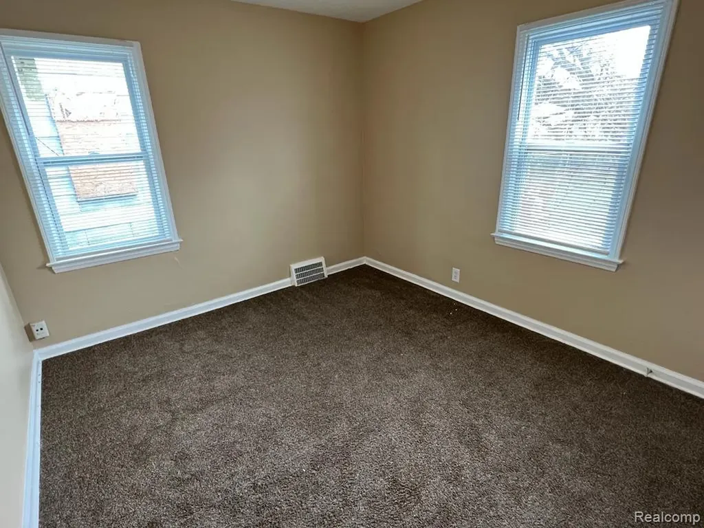 2460 S Deacon Street Detroit City MI 48217