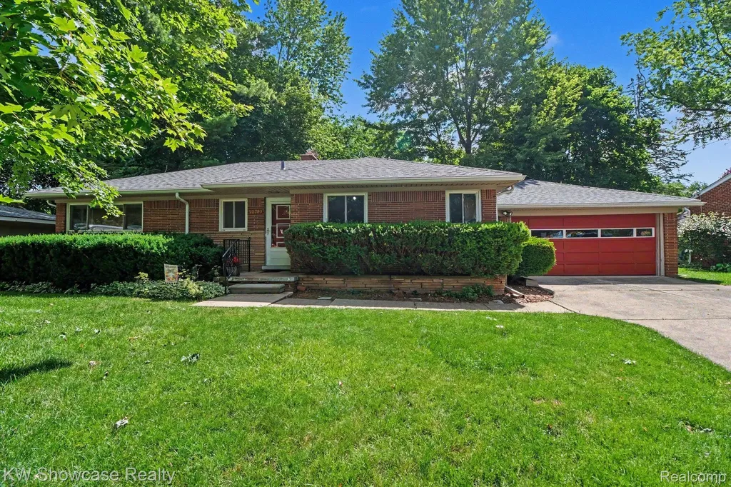 22780 Manning Street Farmington City MI 48336