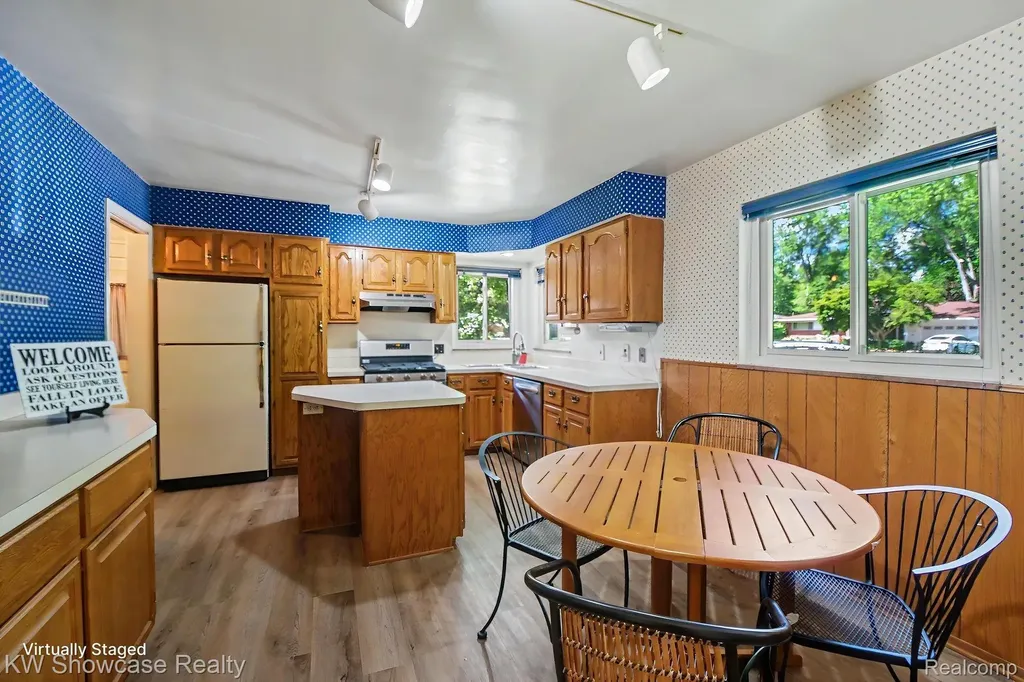 22780 Manning Street Farmington City MI 48336
