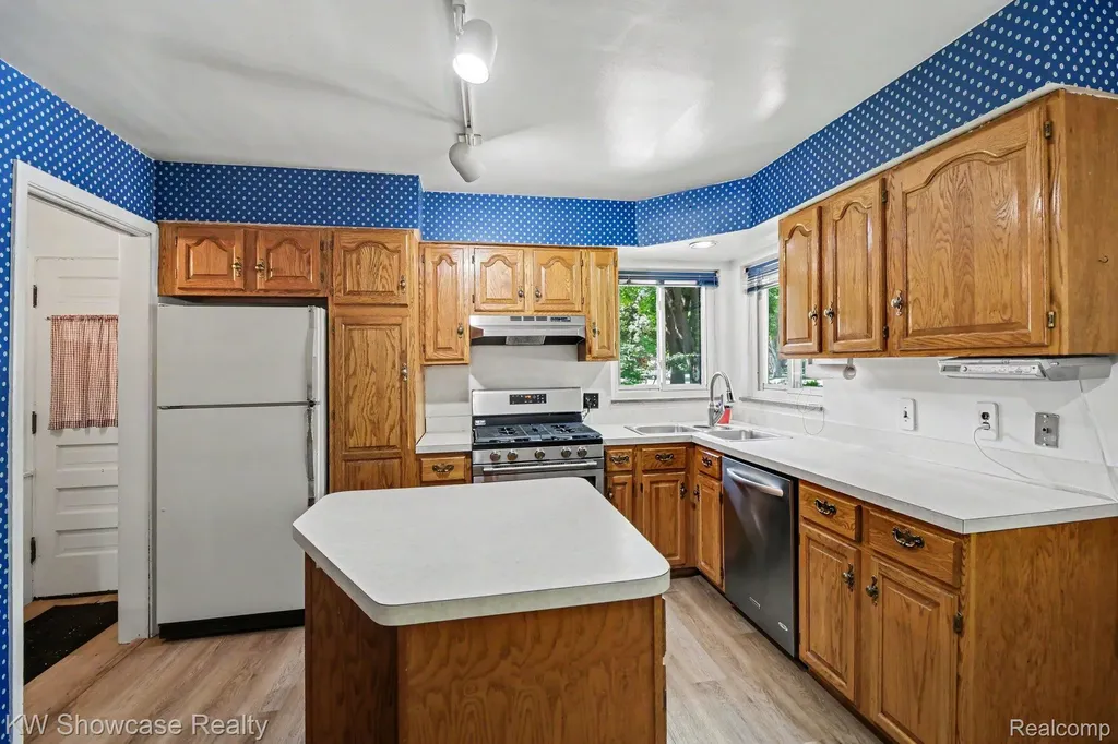 22780 Manning Street Farmington City MI 48336