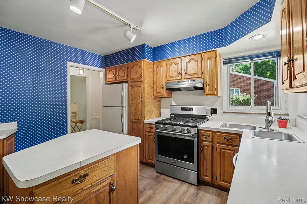 22780 Manning Street Farmington City MI 48336